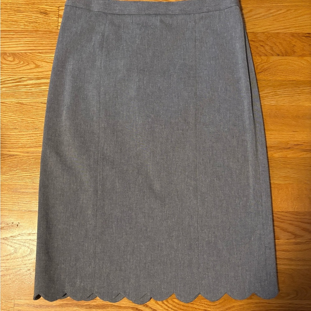 Banana Republic women’s grey pencil skirt size 6 with scalloped hem
